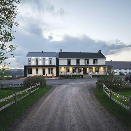 莱斯安瑟特斯奥伯格酒店及餐厅 St-Pierre-de-l'Île-d'Orléans 外观 照片